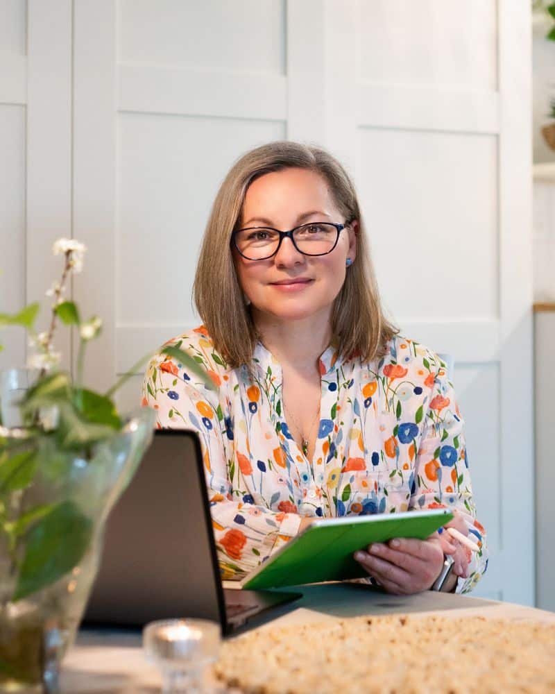 Solution Focused Hypnotherapy supervisor Joanna Kudzielka sitting with an iPad and pen during a professional supervision session